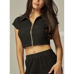 Love Poem IRIS 9S Crinkle Plisse Zip Up Crop Top Black‎ Color